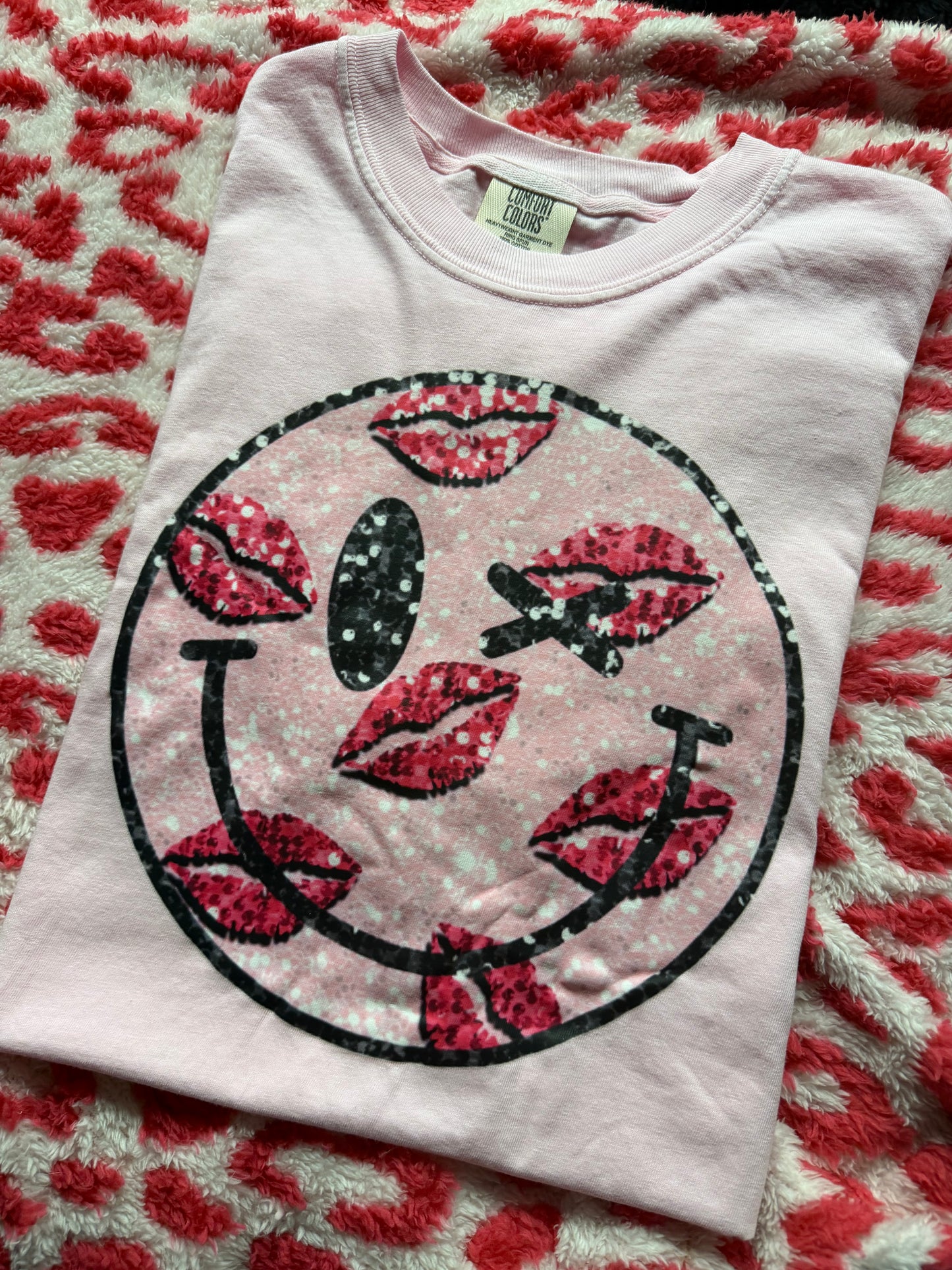 Kissy face size L tshirt