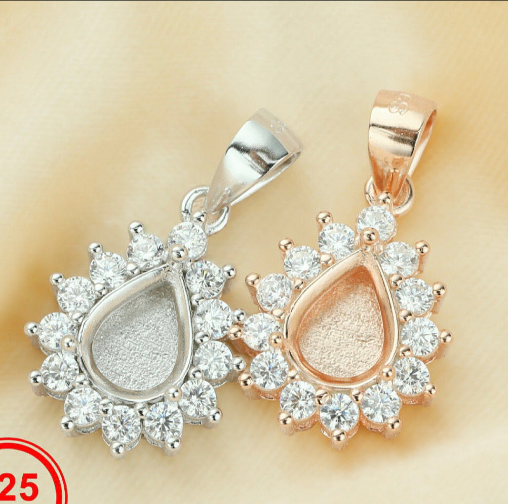 Oval Pendant Necklace
