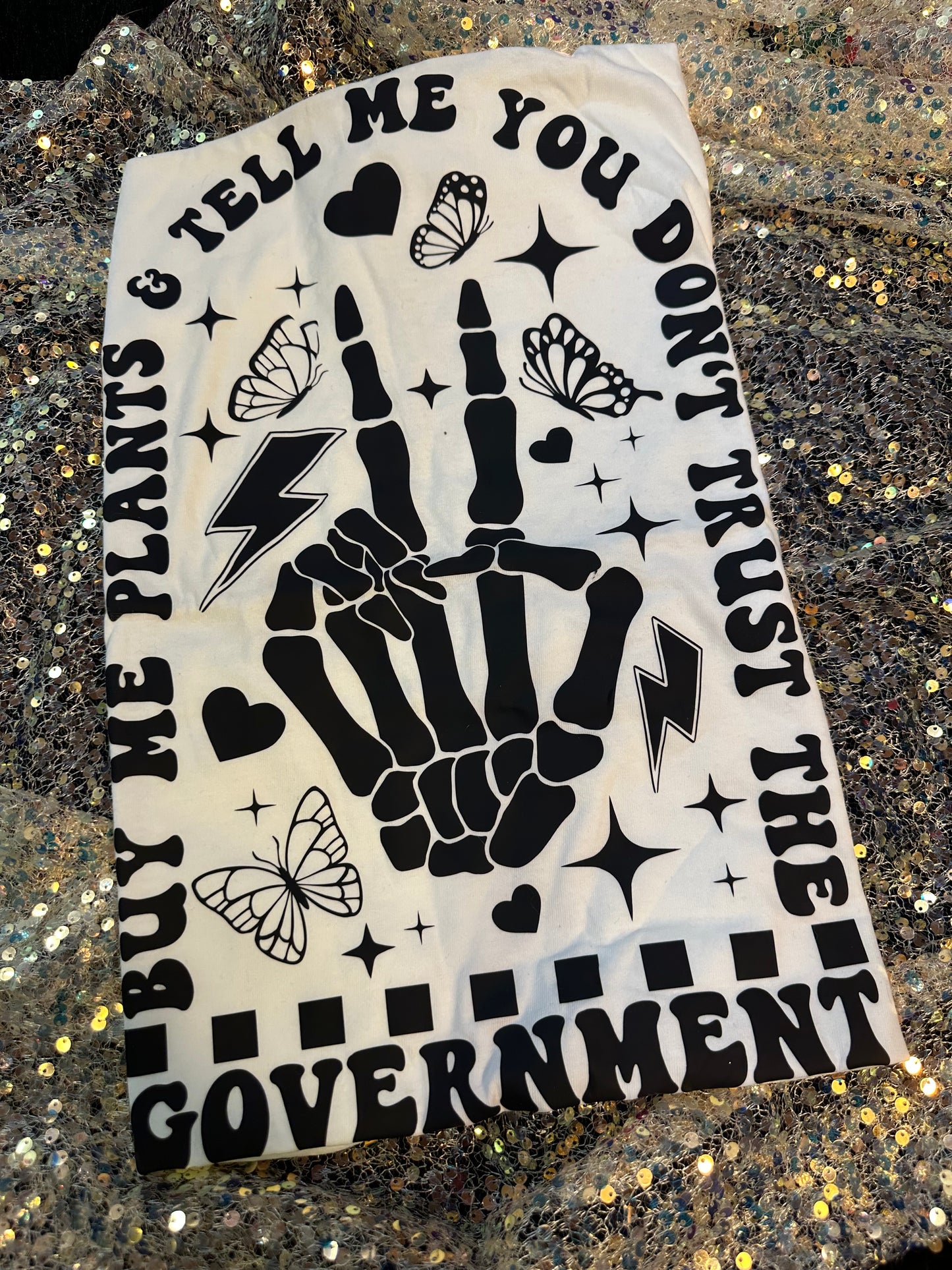 Buy me plants XL tshirt