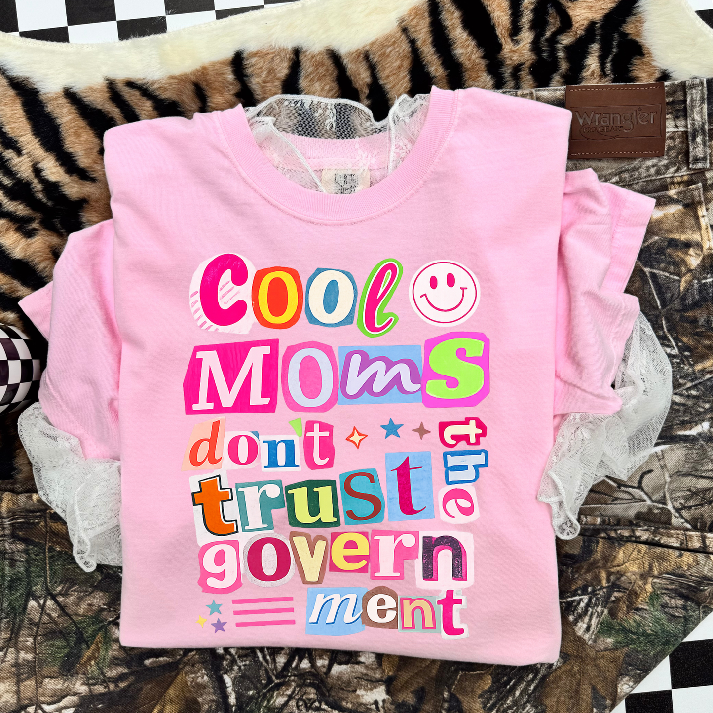 Cool moms don't trust the government *put size and color in comments*