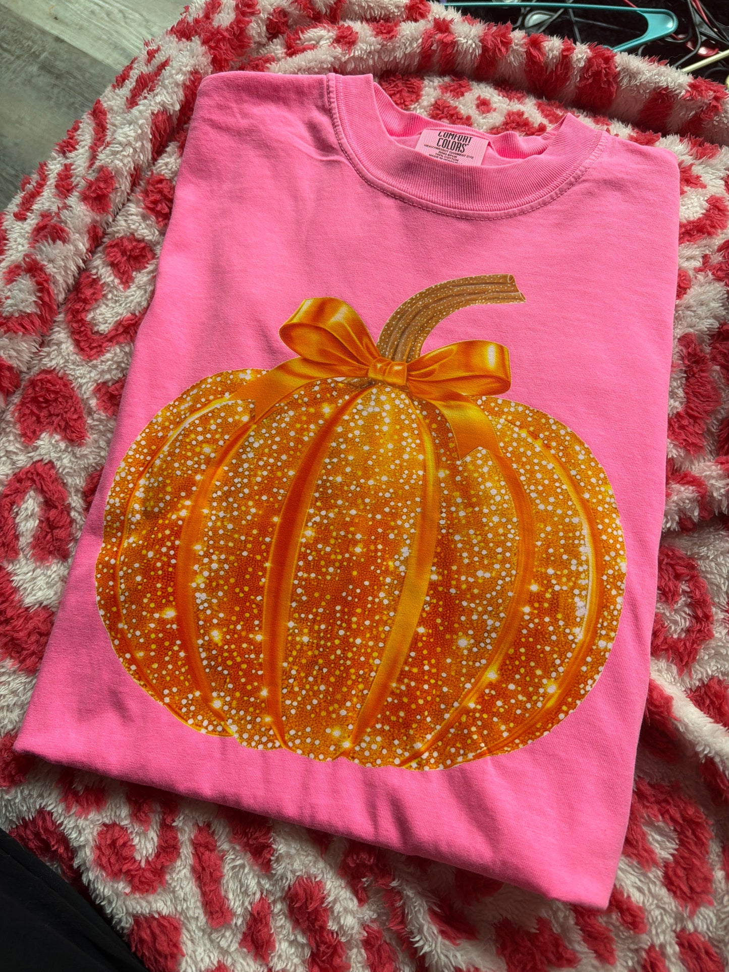 M pumpkin tshirt